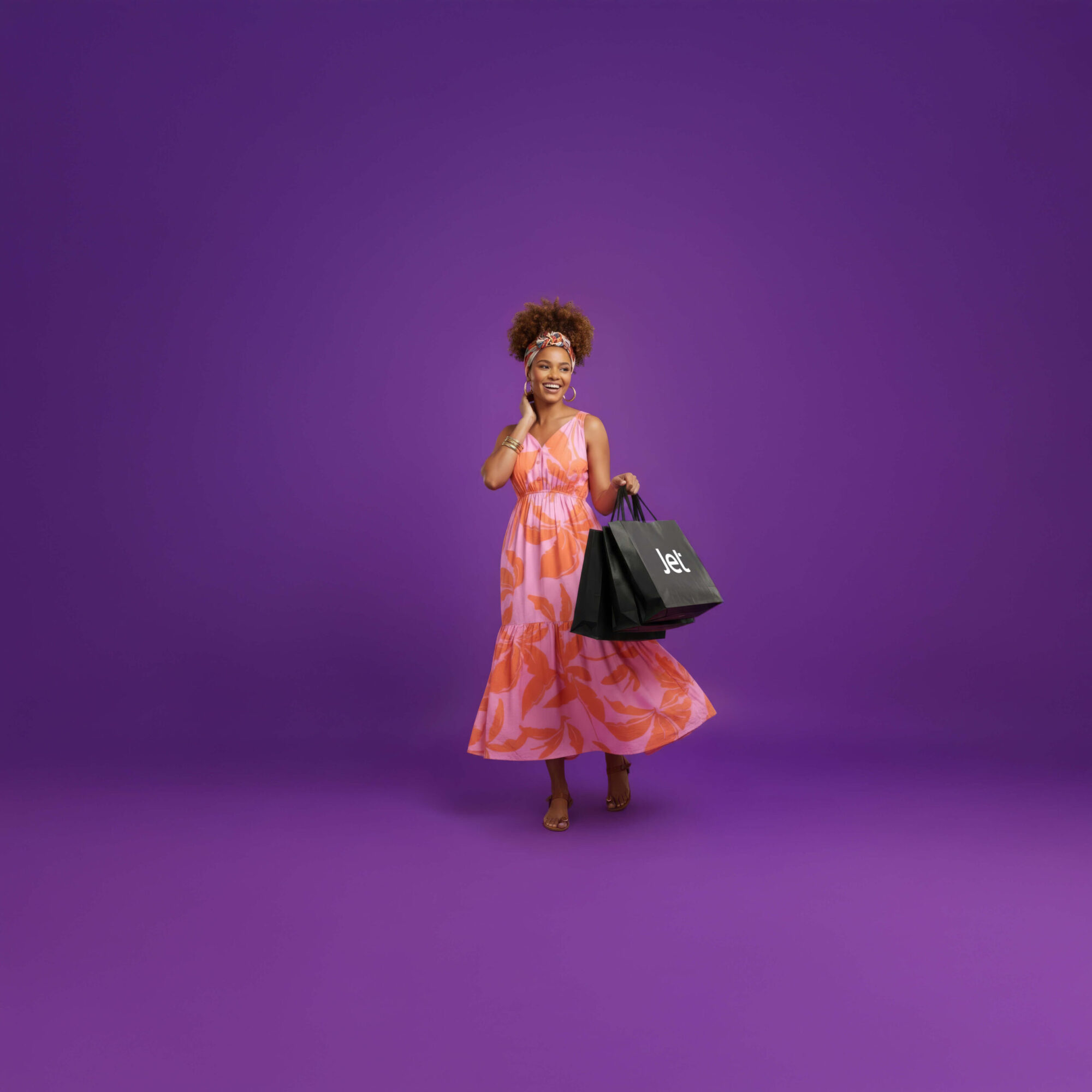 Family-First-Shopper---WEAVY-Persona-Master-Upscaled-Centred-Bag-Logos